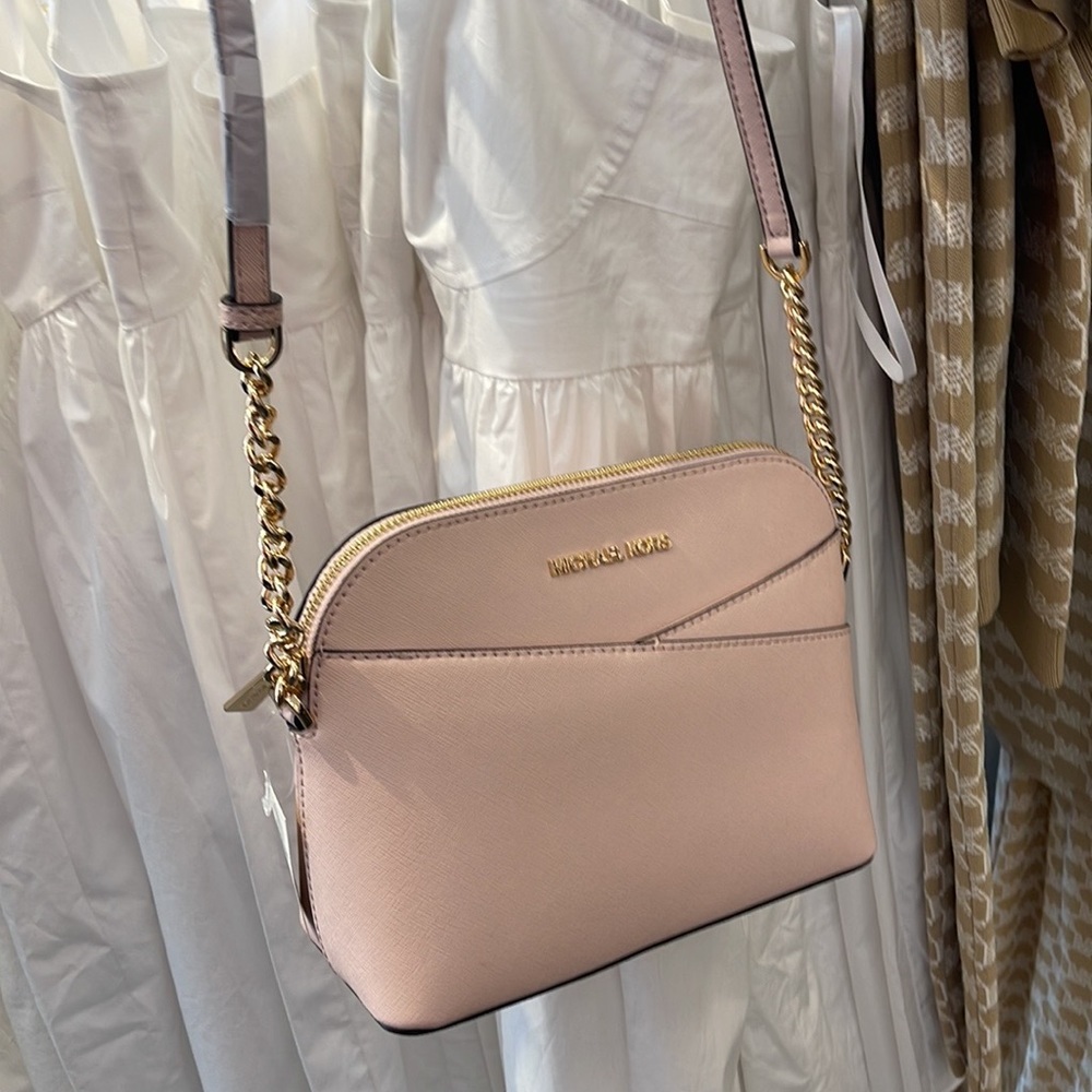 MICHAEL KORS
Jet Set Travel Medium Dome Crossbody Bag
Powder Blush 
35F1GTVC6T - Picture 14 of 16